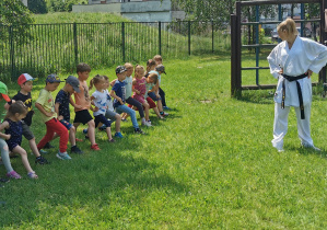 ZAJĘCIA SPORTOWE Z ELEMENTAMI KARATE Z MAMĄ SZYMONA5