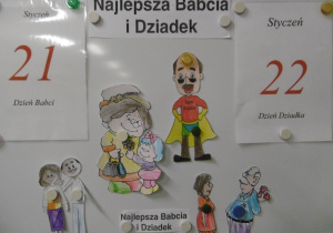 Udekorowana tablica okolicznościowa z rysunkami dzieci przedstawiające babcie i dziadka.