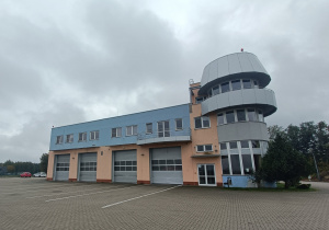 Budynek jednostki straży pożarnej lotniska.