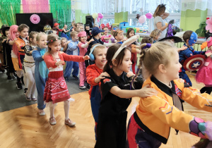 Taniec trzech pociągów.