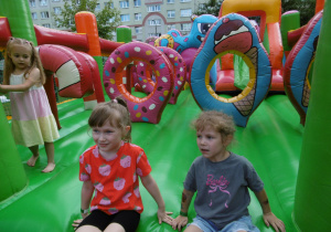 Zabawa na dmuchańcach.